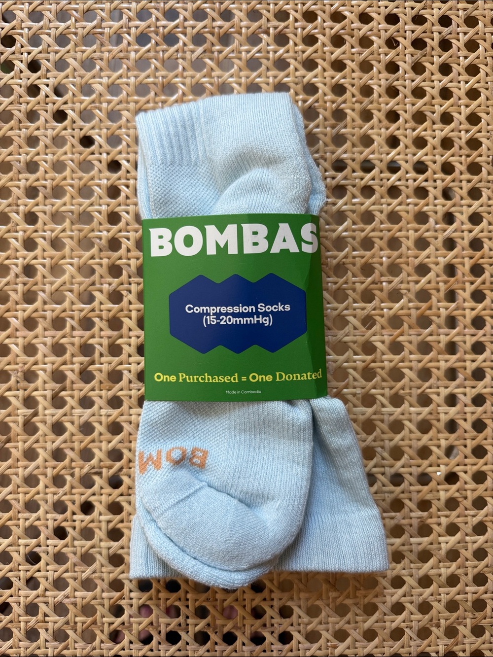 NEW Bombas Everyday Compression Knee High Socks (15-20mmHg) in Cloud Mist - Picture 2 of 3